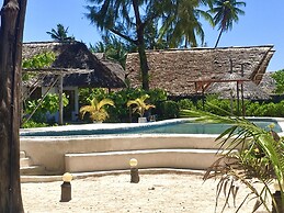 Driftwood Beach Lodge