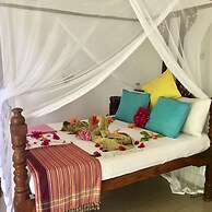 Driftwood Beach Lodge