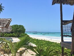 Driftwood Beach Lodge