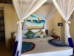 Driftwood Beach Lodge