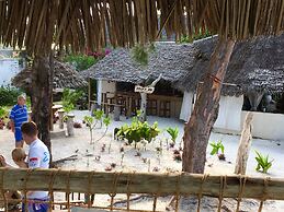 Driftwood Beach Lodge