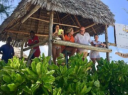 Driftwood Beach Lodge