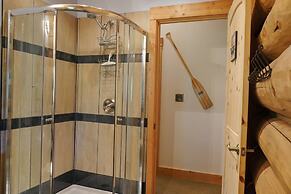 Beautiful Log Chalet Near Fernie, BC