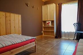 Beautiful Log Chalet Near Fernie, BC