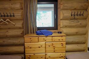 Beautiful Log Chalet Near Fernie, BC