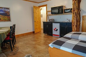Beautiful Log Chalet Near Fernie, BC