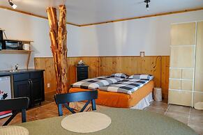 Beautiful Log Chalet Near Fernie, BC