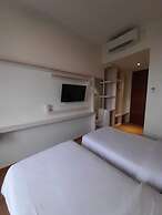 Blitz Hotel Batam Centre