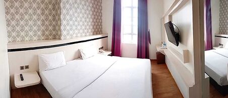 Blitz Hotel Batam Centre