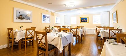 Almorah hotel