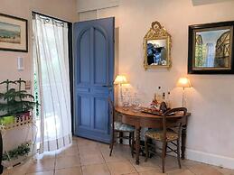 Villa l'Olivier, Chambre d'Hôtes Les Volets Bleus