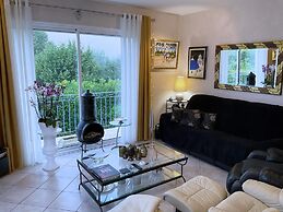 Villa l'Olivier, Chambre d'Hôtes Les Volets Bleus