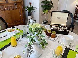 Villa l'Olivier, Chambre d'Hôtes Les Volets Bleus