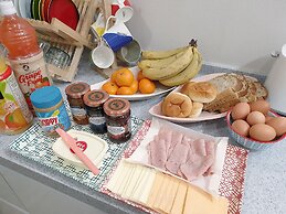 Cheese Guesthouse - Hostel