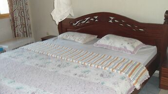 Airport luxury motel