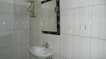 Airport luxury motel