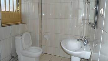 Airport luxury motel