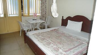 Airport luxury motel