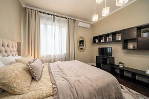 3 BDR Top Center Artistic Apartment - 115 m2