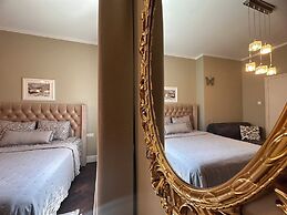 3 BDR Top Center Artistic Apartment - 115 m2