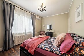 3 BDR Top Center Artistic Apartment - 115 m2