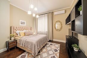 3 BDR Top Center Artistic Apartment - 115 m2