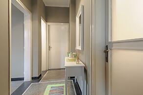 3 BDR Top Center Artistic Apartment - 115 m2