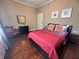3 BDR Top Center Artistic Apartment - 115 m2