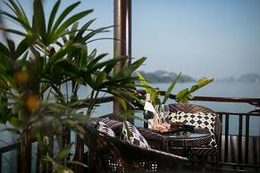 Genesis Regal Cruise