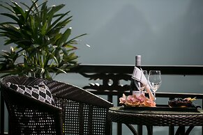 Genesis Regal Cruise