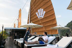 Genesis Regal Cruise