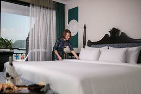 Genesis Regal Cruise