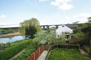 3 Bedroom Holiday Home With River Views
