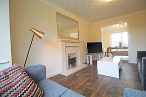 3 Bedroom Holiday Home With River Views