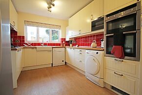 3 Bedroom Holiday Home With River Views