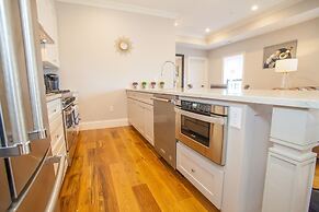 Luxury Condo 4 Bed 2 Bath Downtown Boston Sleeps 8