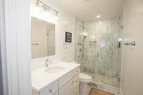 Luxury Condo 4 Bed 2 Bath Downtown Boston Sleeps 8