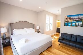 Luxury Condo 4 Bed 2 Bath Downtown Boston Sleeps 8