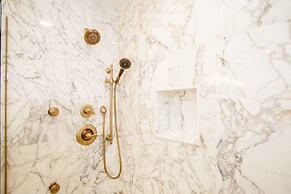 Luxury Condo 4 Bed 2 Bath Downtown Boston Sleeps 8