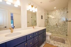 Luxury Condo 4 Bed 2 Bath Downtown Boston Sleeps 8