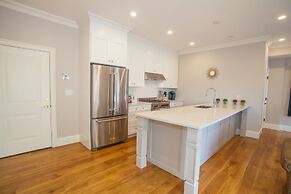 Luxury Condo 4 Bed 2 Bath Downtown Boston Sleeps 8