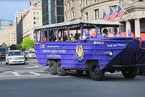 Luxury Condo 4 Bed 2 Bath Downtown Boston Sleeps 8