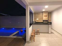 Casa com piscina em Caraguatatuba