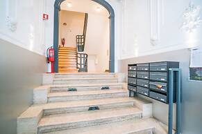 Estrela Neoclassical Apt River View