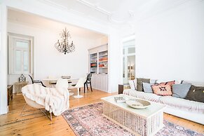 Estrela Neoclassical Apt River View