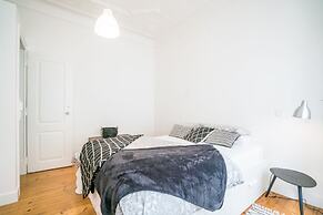 Estrela Neoclassical Apt River View