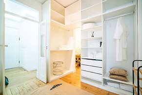 Estrela Neoclassical Apt River View