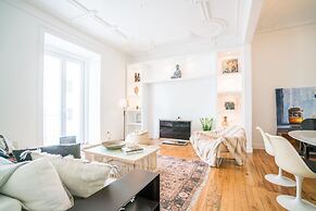 Estrela Neoclassical Apt River View