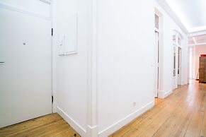 Estrela Neoclassical Apt River View