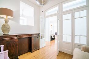 Estrela Neoclassical Apt River View